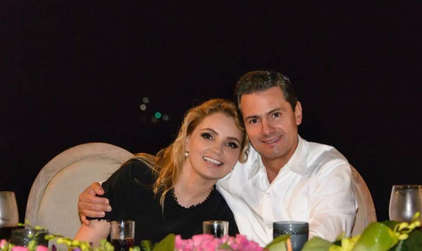 Comenzaron su romance en 2008, cuando él era gobernador del Estado de México y ella fue contratada para difundir los programas del gobierno.