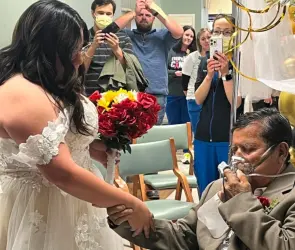 Hospital improvisa boda y cumple el último deseo de un padre agonizante
