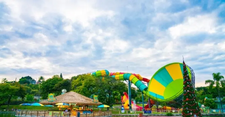 ¿Quieres sentir adrenalina? Prueba en los toboganes más grandes de México que se encuentran en este lugar.Foto: Six Flags Hurricane Harbor Ox