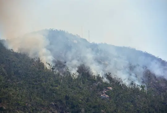 Se pueden alcanzar a ver en varios puntos del país las columnas de humo producidas por los incendios forestales.