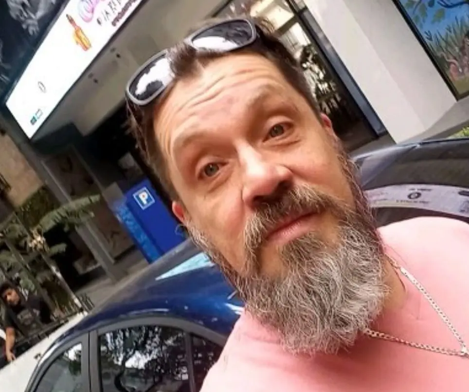 Roberto Duarte interpreta a Paco Stanley