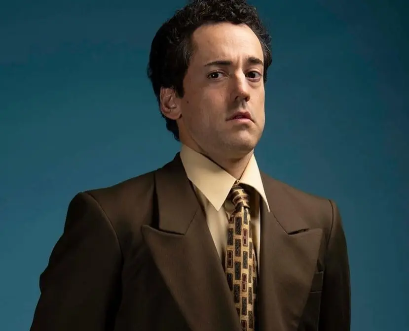 Luis Gerardo M&eacute;ndez interpreta a Mario Bezares