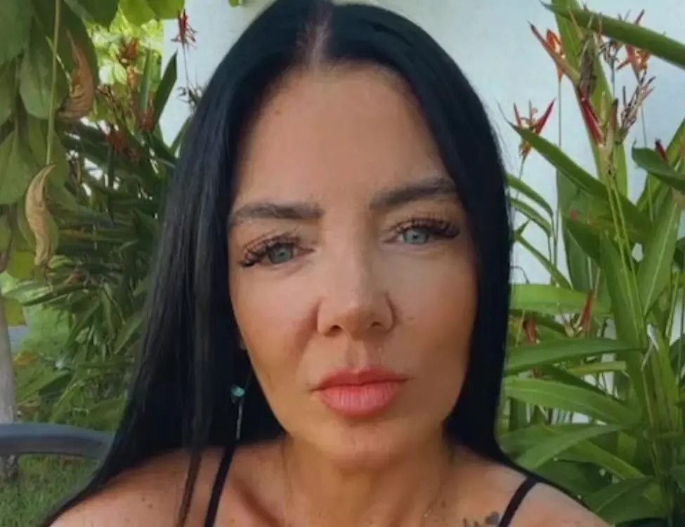 Paola es prima de Barbara Mori y era una de las modelos del programa de Stanley. Tambi&eacute;n estuvo presa un a&ntilde;o y medio como una de las sospechosas del caso.