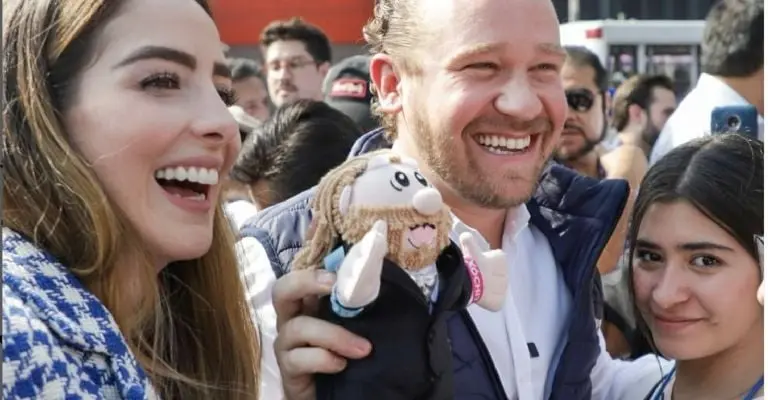 Fernanda acompaña a su novio Santiago Taboada en sus campañas políticas. Foto: @staboadamx