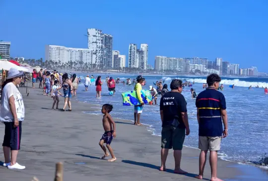 Pese a las olas de calor en todo el país, los turistas disfrutan de sus vacaciones de Semana Santa.