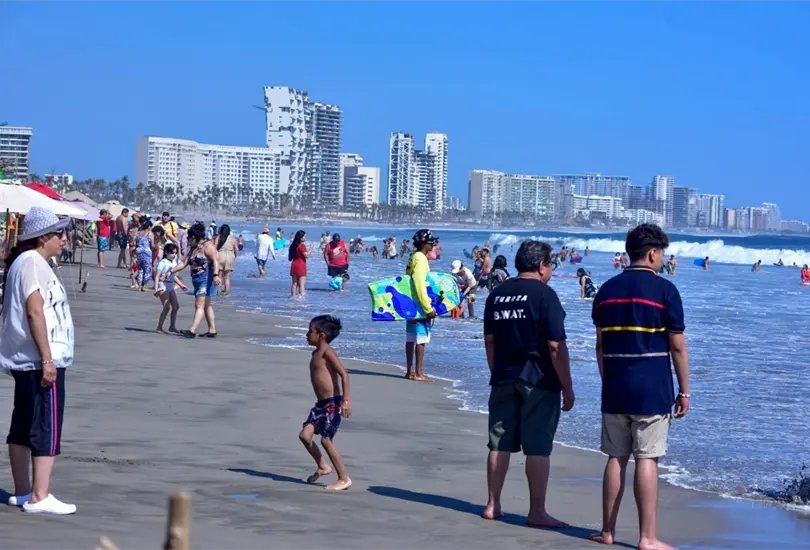 Pese a las olas de calor en todo el pa&iacute;s, los turistas disfrutan de sus vacaciones de Semana Santa.