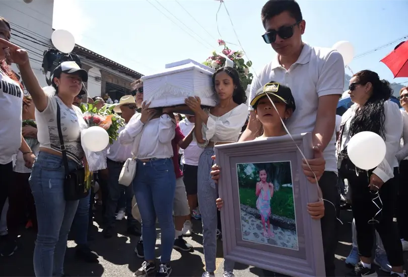 Familiares y pobladores de Taxco, Guerrero se dieron cita para brindar el &uacute;ltimo adi&oacute;s