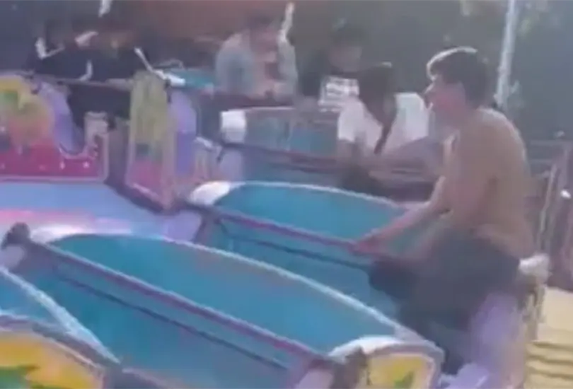 Joven sale disparado de juego mec&aacute;nico en feria de El Chamizal 