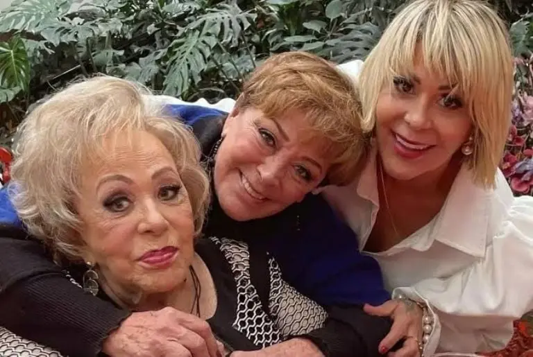 Sylvia Pasquel habla sobre la salud de su madre Silvia Pinal: ´Está muy dicharachera, muy alegre´ Créditos: RRSS