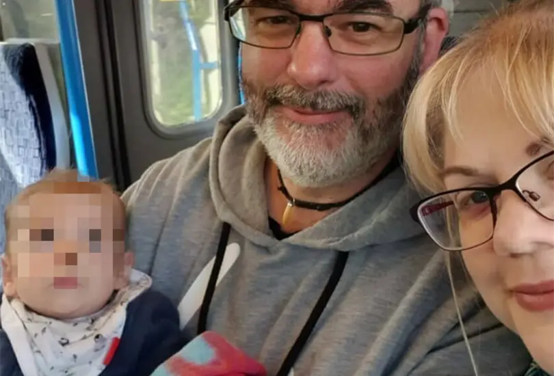 Una madre detect&oacute; un raro destello en la mirada de su beb&eacute; que result&oacute; ser c&aacute;ncer ocular. 