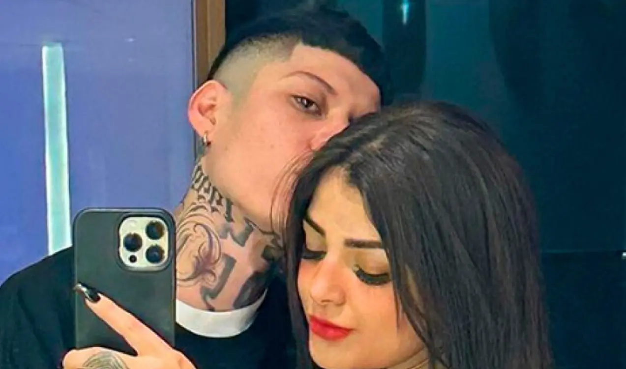 Su relaci&oacute;n fue muy criticada porque Karely Ruiz era amiga de Maya Nazor, la expareja del rapero, y hasta les dejaba comentarios en las fotos que sub&iacute;an juntos a Instagram.