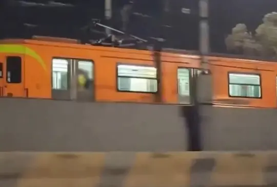 La pareja fue exhibida en video en el Metro de la CDMX