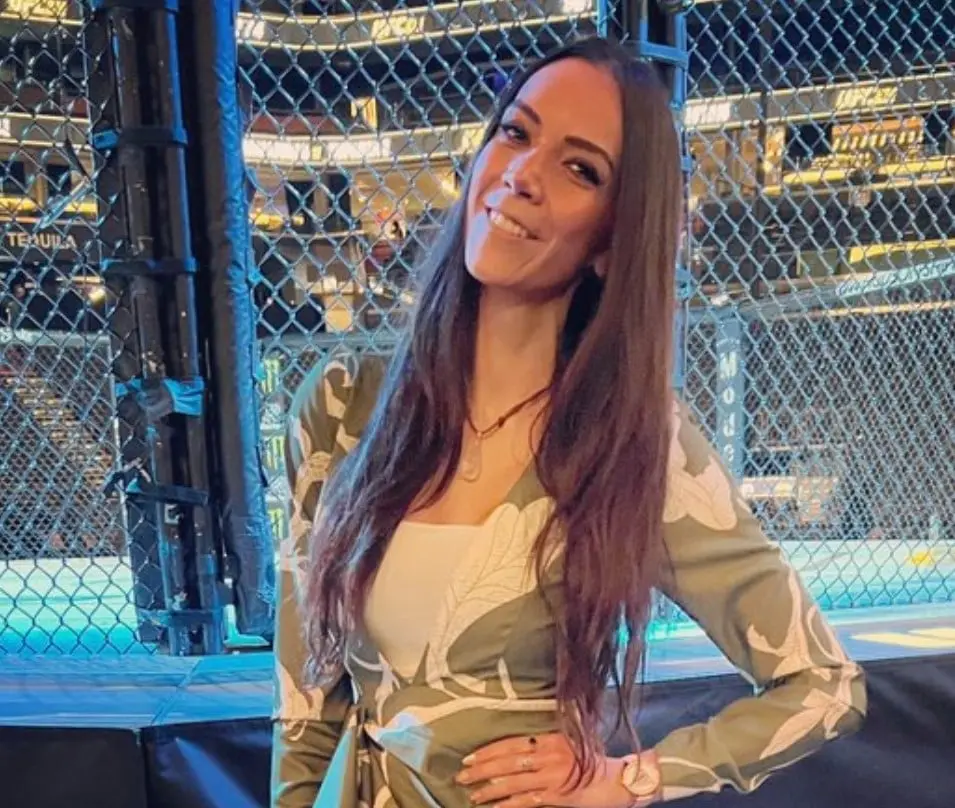 Actualmente, trabaja como comentarista en ESPN, especializ&aacute;ndose en narrar eventos de MMA y boxeo.