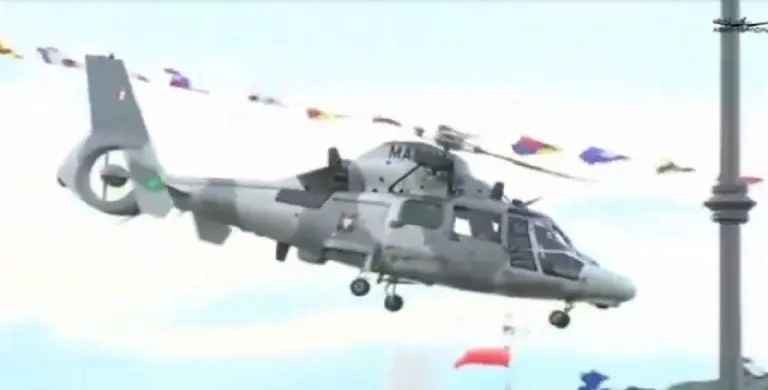 Cae helicóptero de la Marina en Michoacán - Tomada de video