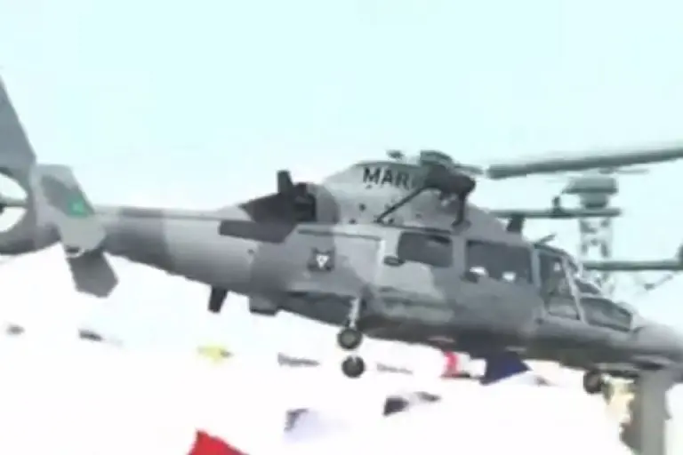 Cae helicóptero de la Marina en Michoacán - Tomada de video