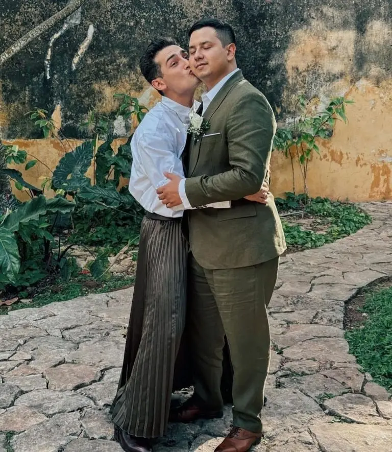 Emilio Osorio presume su falda (Instagram)