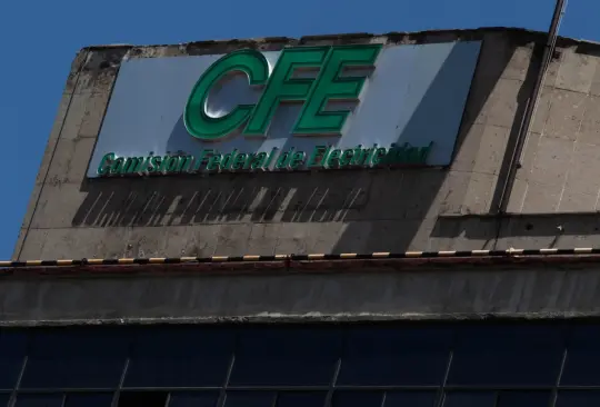 Para realizar el trámite de cambio de titular, el usuario debe acudir a un módulo de atención de la CFE. 