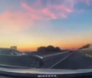 Terror en el Circuito Mexiquense: filtran video de espeluznante asalto a custodio que terminó en volcadura