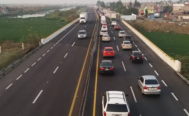 Sujetos balean a conductor en el Circuito Exterior Mexiquense a la altura del municipio de Tultepec Créditos: Cuartoscuro