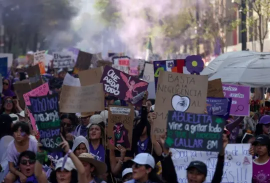 Miles mujeres se manifestaron en la Ciudad de México para denunciar la violencia que enfrentan y para exigir el respeto de sus derechos.