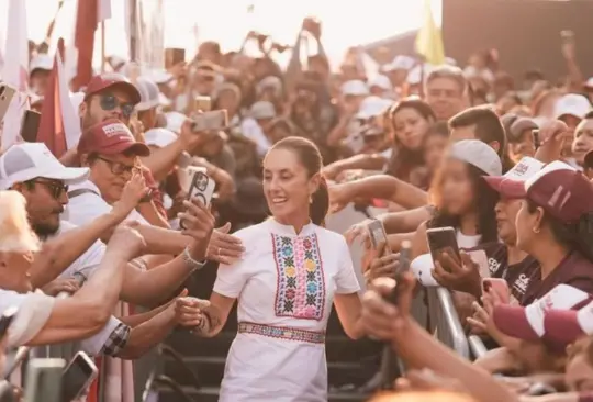 Después de un mes, Claudia Sheinbaum continúa liderando en las encuestas.