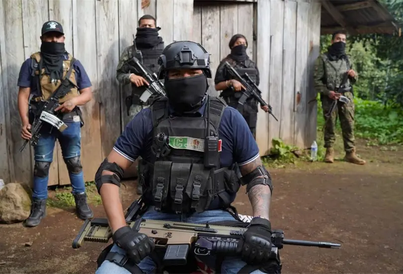 Estados Unidos recluta a sicarios mexicanos y colombianos para combatir la guerra en Ucrania Estados Unidos recluta a sicarios mexicanos y colombianos para combatir la guerra en Ucrania