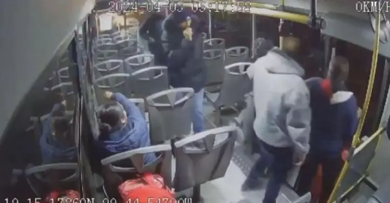 Una mujer apoyó diciendo la ubicación del armaFoto: Captura
