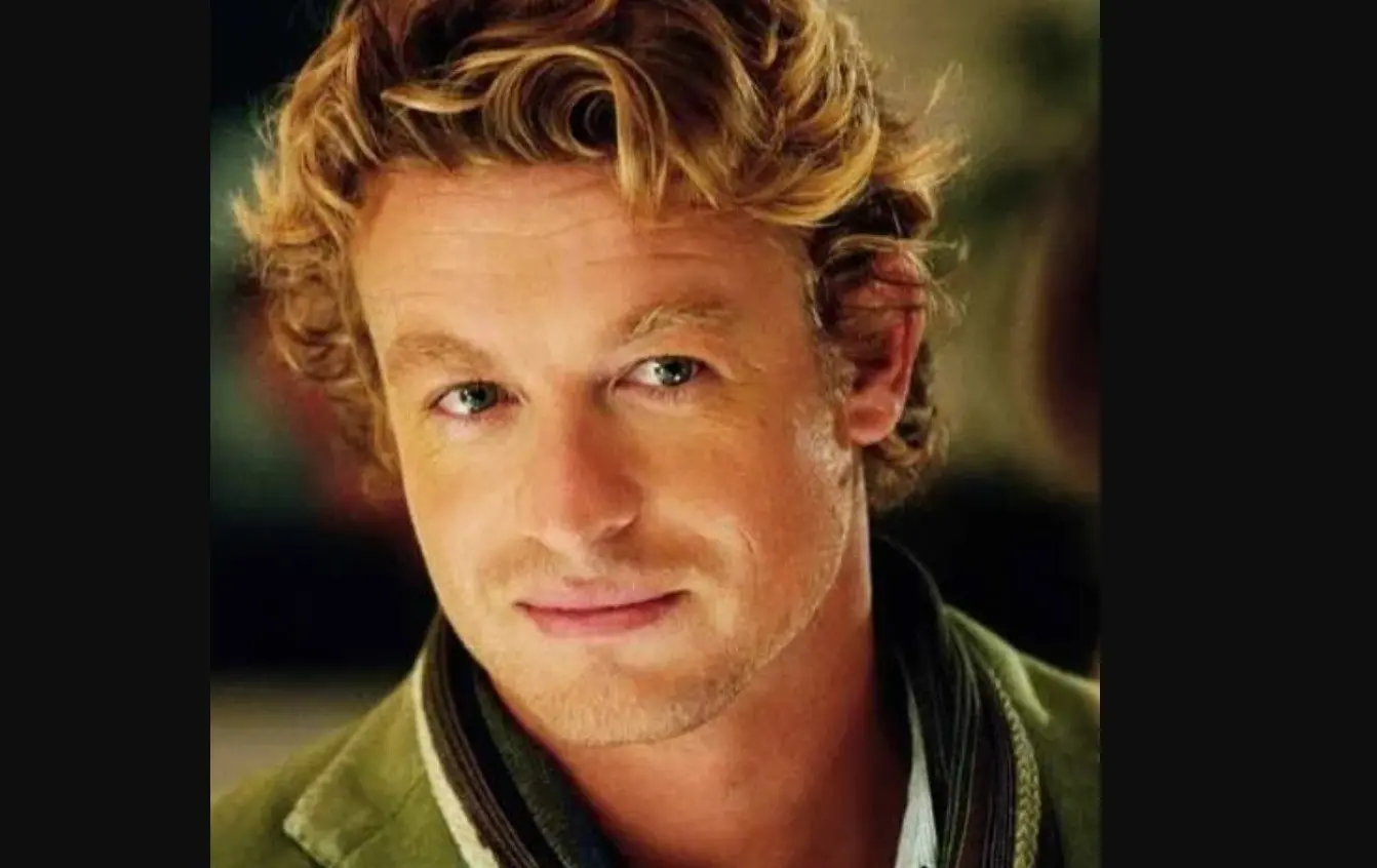 Simon Baker interpret&oacute; a Christian Thompson, un atractivo escritor que despierta el inter&eacute;s de Andy.