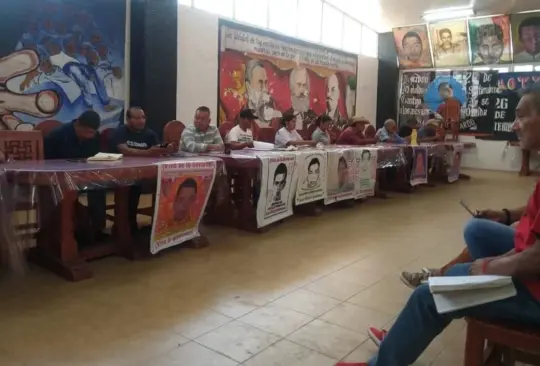 Padres de los 43  normalistas de Ayotzinapa convocan a boicotear elecciones 
