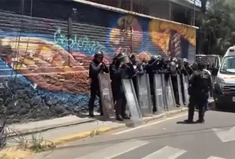 Los elementos fueron abucheados por los vecinos de la zona Los elementos fueron abucheados por los vecinos de la zona