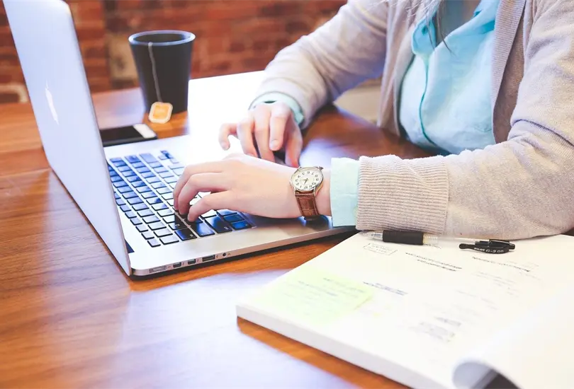 Los empleadores y trabajadores deben acordar con anticipaci&oacute;n el n&uacute;mero de personal que debe ofrecer sus servicios en un d&iacute;a feriado