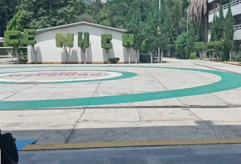 Los padres de otros estudiantes fueron quienes denunciaron el violento acto cometido por el adolescente contra la maestra