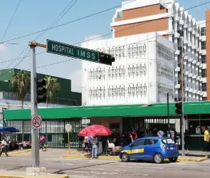 Jóvenes transfieren por error 24 mil pesos de su graduación a enfermera y ella se niega a devolverlos