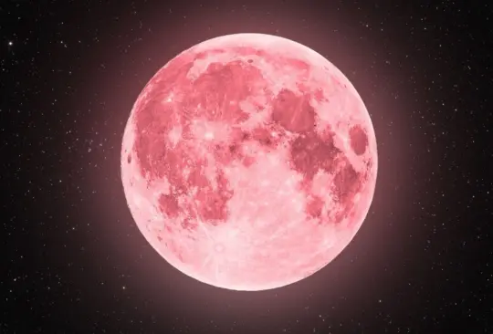 El próximo 23 de abril, el cielo nocturno se vestirá de gala con la presencia de la Luna Rosa. 