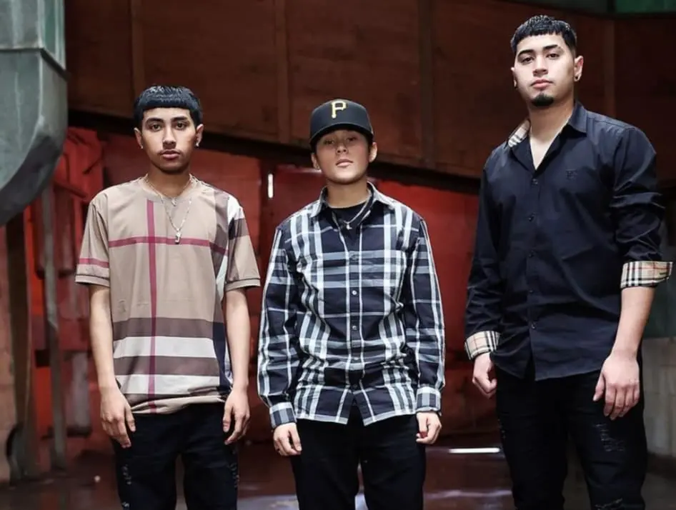 Yahritza y su Esencia