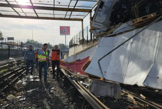 Tragedia en Lína 5 del Metro: muere conductor que chocó su tráiler en barda Tragedia en Lína 5 del Metro: muere conductor que chocó su tráiler en barda