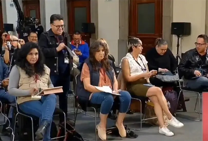 AMLO interviene en discusi&oacute;n de reporteros en la ma&ntilde;anera. 