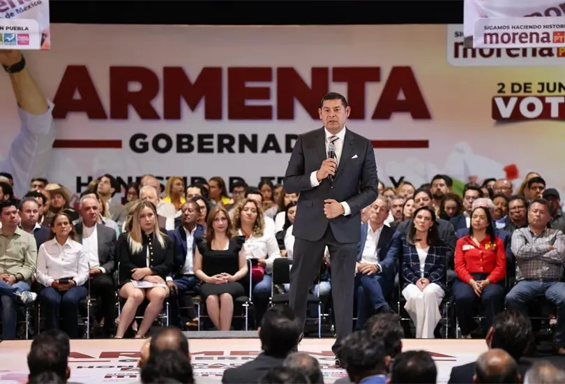 Acompañado de personas importantes en el estado de Puebla, así presentó el candidato su proyecto sexenal Acompañado de personas importantes en el estado de Puebla, así presentó el candidato su proyecto sexenal