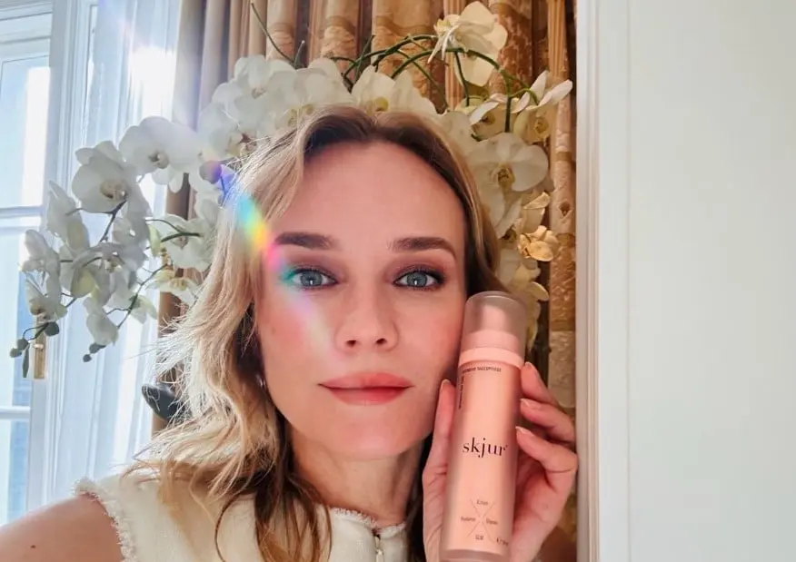 Ahora tiene 47 años, mantiene una relación con el actor Norman Reedus y tienen una hija. Ha trabajado en películas como 'Visions' e 'Infiltrado'.