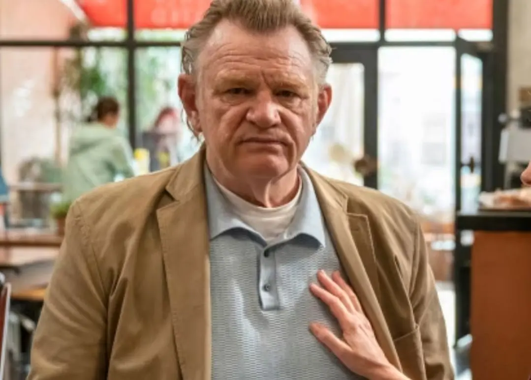 Ahora tiene 69 años, está casado con Mary Gleeson y tienen 4 hijos. Ha trabajado en películas como 'La tragedia de Macbeth' y 'State of the Union'.