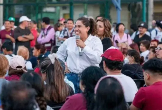 La candidata realiza conferencias de prensa con los vecinos pertenecientes a la alcaldía