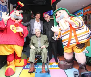 Similandia: Largas filas por la nueva atracción de Farmacias Similares en CDMX