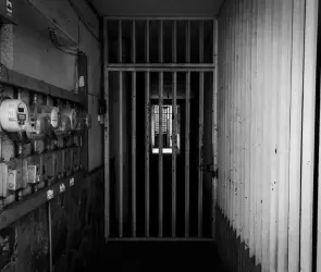 Madre es condenada a dos años de cárcel por no pagar pensión alimenticia de sus hijo en Yucatán