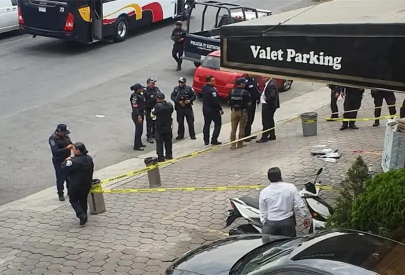 Balean y matan a hombre afuera del restaurante Casa &Aacute;vila, en Sat&eacute;lite 