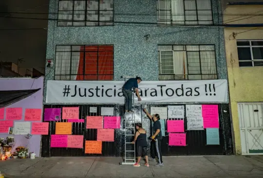Vecinos de María José colocan pancartas al exterior de su domicilio, en la alcaldía Iztacalco Vecinos de María José colocan pancartas al exterior de su domicilio, en la alcaldía Iztacalco