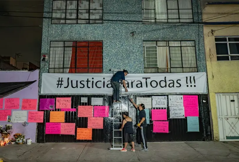 Vecinos de María José colocan pancartas al exterior de su domicilio, en la alcaldía Iztacalco Vecinos de María José colocan pancartas al exterior de su domicilio, en la alcaldía Iztacalco