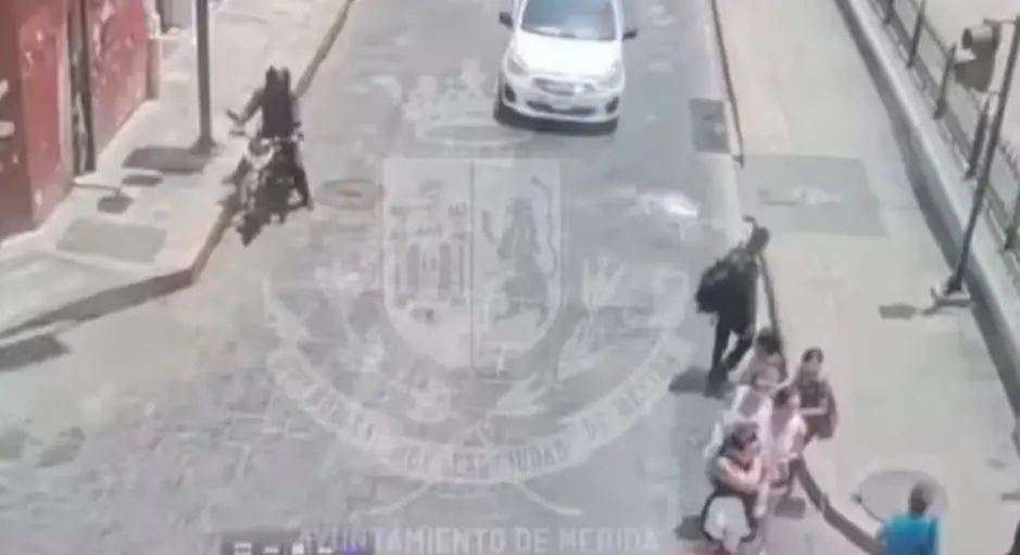 Hombre ataca a machetazos a turista canadiense en M&eacute;rida 