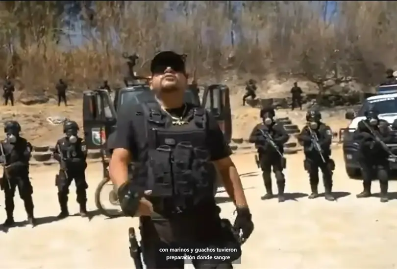 Polic&iacute;a de Oaxaca permite que graben corrido en sus instalaciones; destituyen a tres mandos