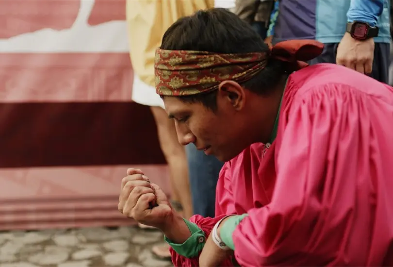 Dos hermanos rarámuris con un talento único para correr son forzados por el narco a abandonar sus sueños Dos hermanos rarámuris con un talento único para correr son forzados por el narco a abandonar sus sueños