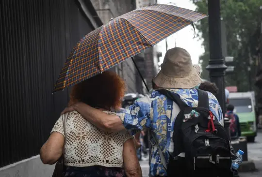 Si sales de casa se recomienda llevar sombrilla o gorra para protegerse de los golpes de calor